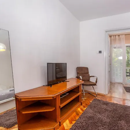 Stunning In With Kitchen Apartman