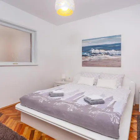 2 Bedroom Stunning In Apartman *